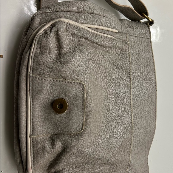 Converse one star purse, bag.Preowned- lots of life left snap front shoulder bag - Picture 3 of 7